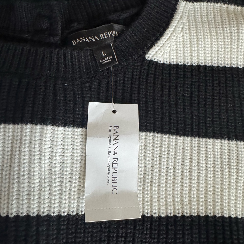 Banana Republic Black and White Women’s Sweater